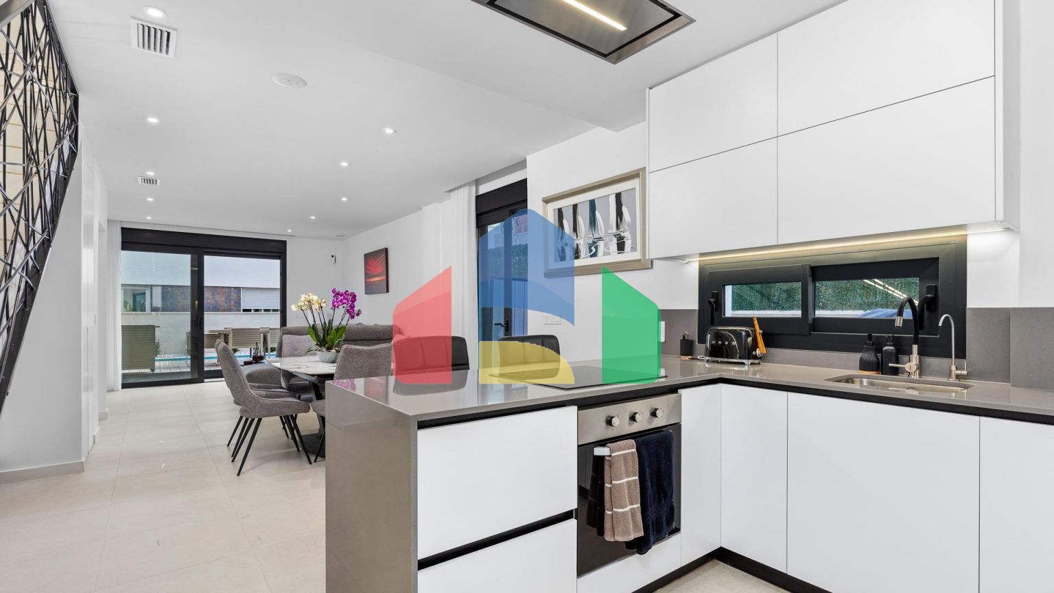 НОВЫЕ ДВУХЭТАЖНЫЕ ВИЛЛЫ В ГУАРДАМАР-ДЕЛЬ-СЕГУРА