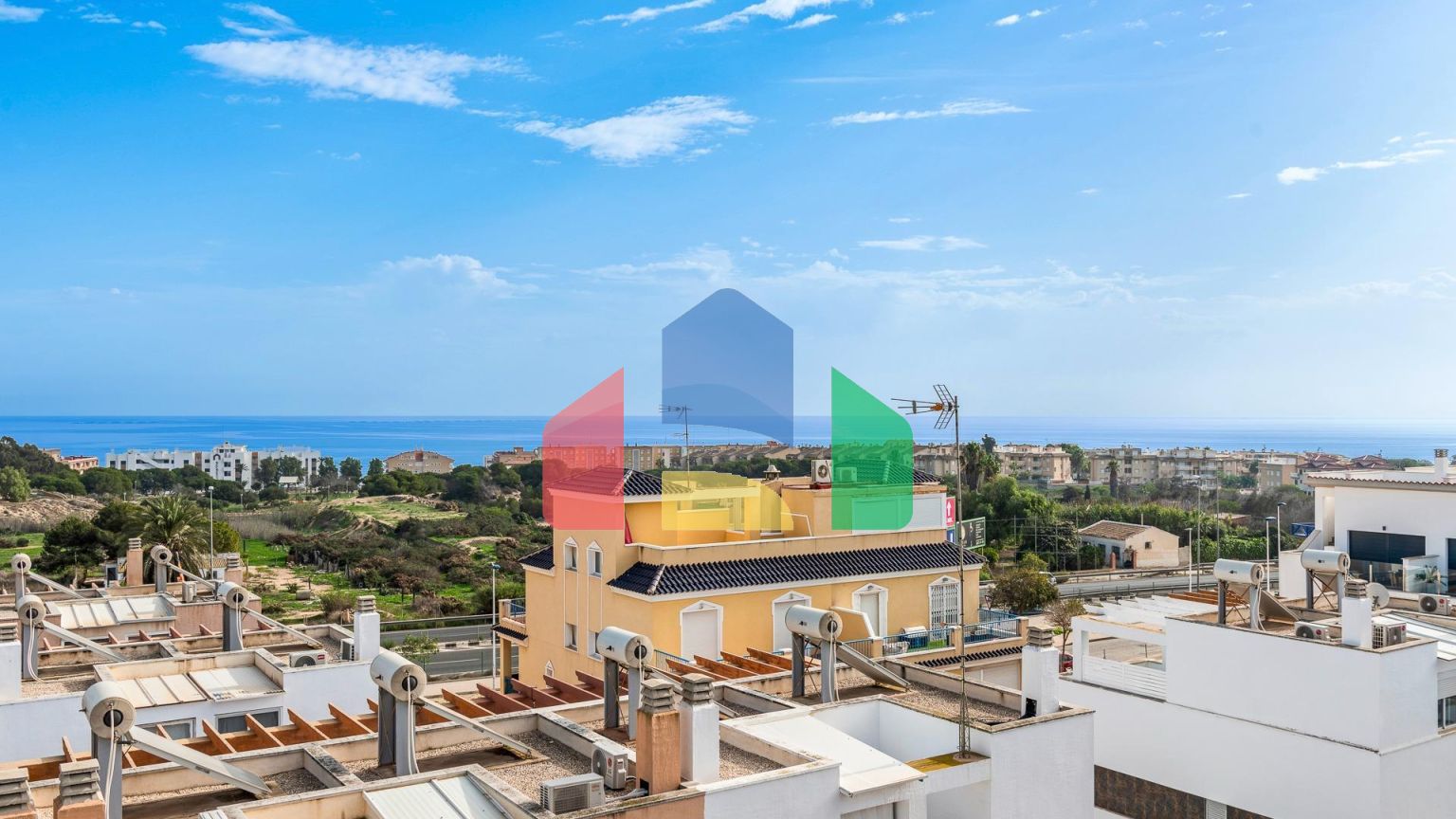 НОВЫЕ ДВУХЭТАЖНЫЕ ВИЛЛЫ В ГУАРДАМАР-ДЕЛЬ-СЕГУРА