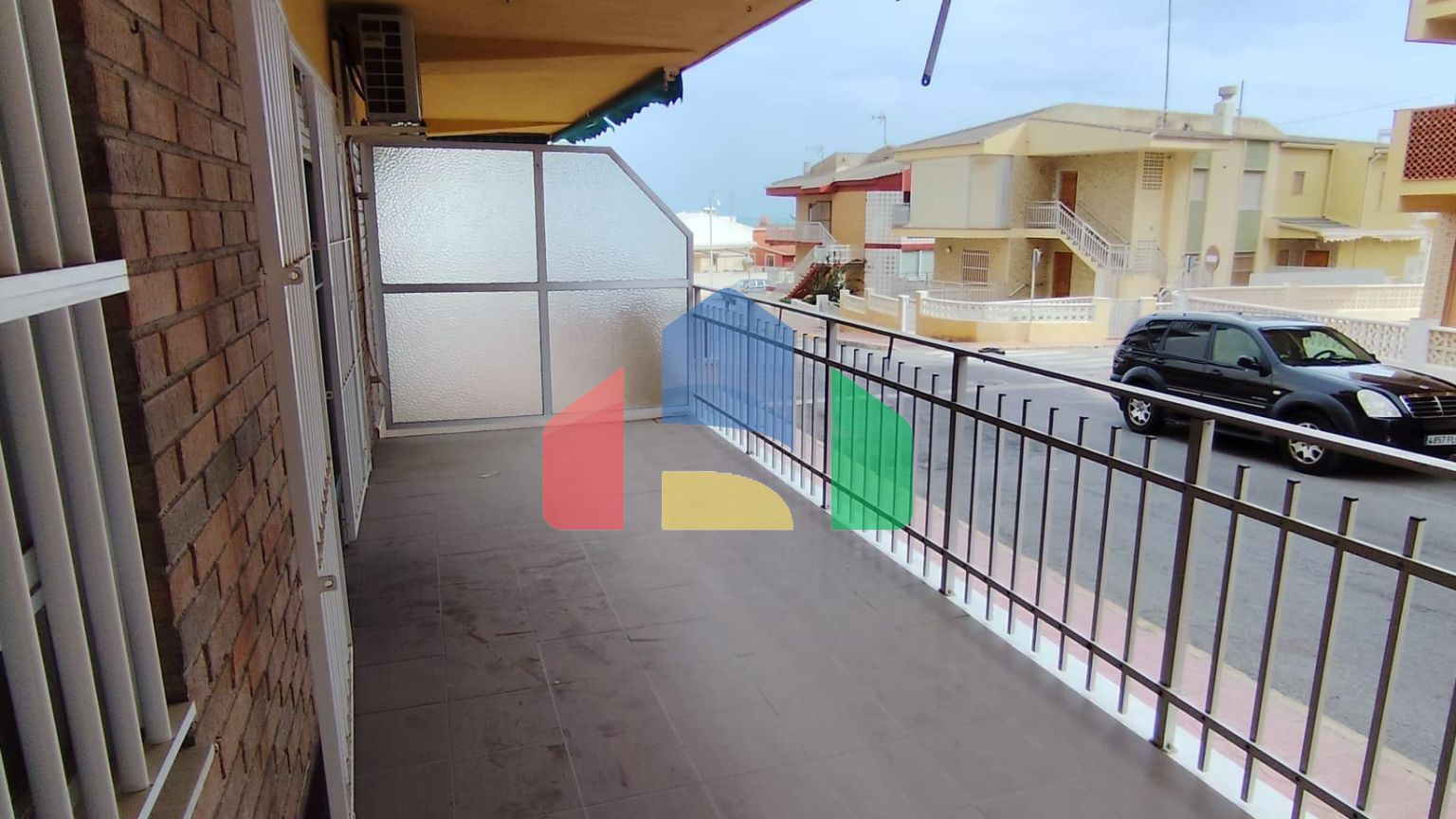 АПАРТАМЕНТЫ В GUARDAMAR С ВИДОМ НА МОРЕ! 3 СПАЛЬНИ. ПЛЯЖ В 50 МЕТРАХ.