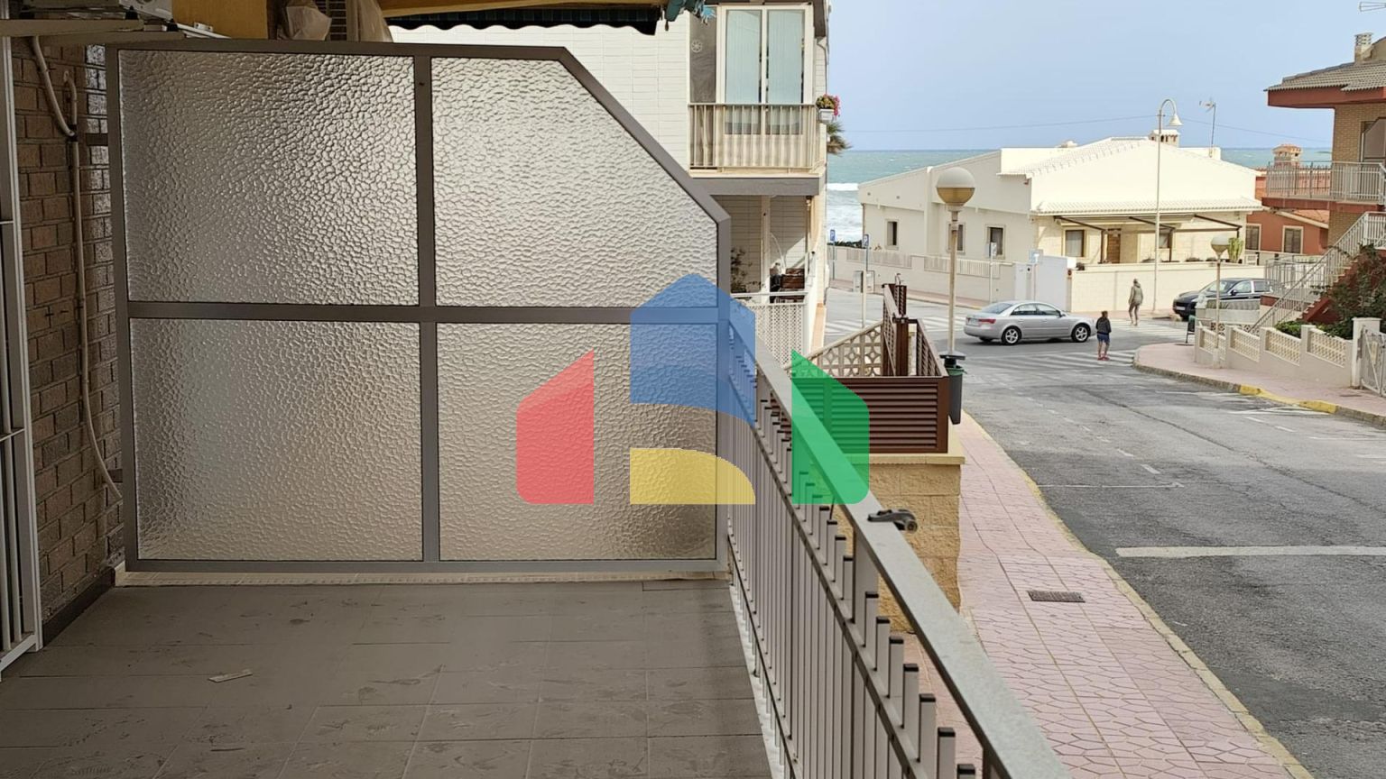 АПАРТАМЕНТЫ В GUARDAMAR С ВИДОМ НА МОРЕ! 3 СПАЛЬНИ. ПЛЯЖ В 50 МЕТРАХ.