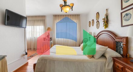 ТРЕХЭТАЖНЫЙ ДОМ В ГУАРДАМАР. 4 СПАЛЬНИ. 3 ВАННЫЕ КОМНАТЫ. ЦОКОЛЬНЫЙ ЭТАЖ. БАССЕЙН. ПЛЯЖ В 250 МЕТРАХ