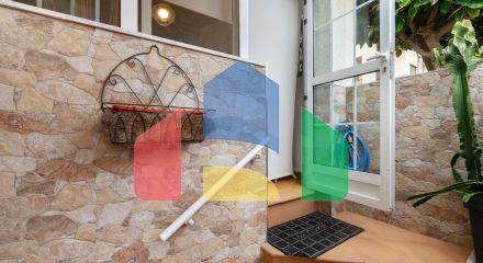 ТРЕХЭТАЖНЫЙ ДОМ В ГУАРДАМАР. 4 СПАЛЬНИ. 3 ВАННЫЕ КОМНАТЫ. ЦОКОЛЬНЫЙ ЭТАЖ. БАССЕЙН. ПЛЯЖ В 250 МЕТРАХ