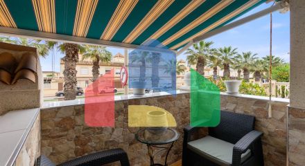 ТРЕХЭТАЖНЫЙ ДОМ В ГУАРДАМАР. 4 СПАЛЬНИ. 3 ВАННЫЕ КОМНАТЫ. ЦОКОЛЬНЫЙ ЭТАЖ. БАССЕЙН. ПЛЯЖ В 250 МЕТРАХ