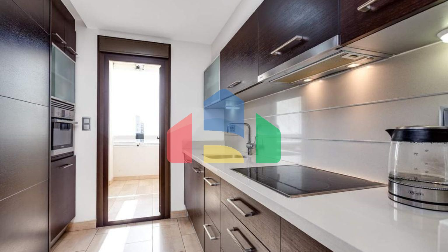 АПАРТАМЕНТЫ С ВИДОМ НА МОРЕ! 100М2. ЗАКРЫТЫЙ ЭЛИТНЫЙ КОМПЛЕКС. БАССЕЙН.СПА.ТРЕН-ЗАЛ.ГАРАЖ+КЛАДОВКА