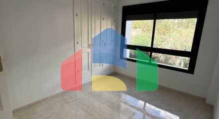 Продажа готовых апартаментов с ключом в Ломас-де-Кампоамор, Ориуэла Коста