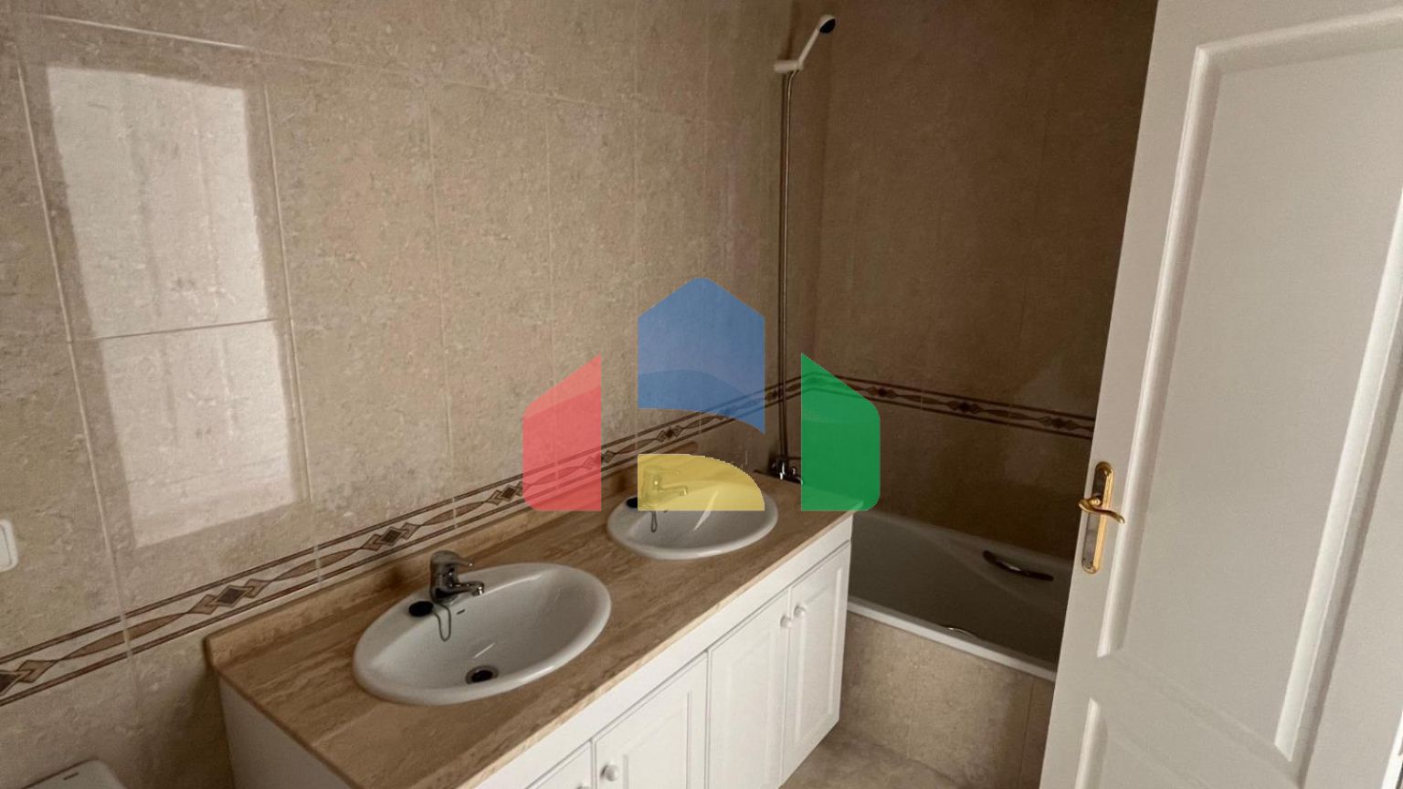 Продажа готовых апартаментов с ключом в Ломас-де-Кампоамор, Ориуэла Коста