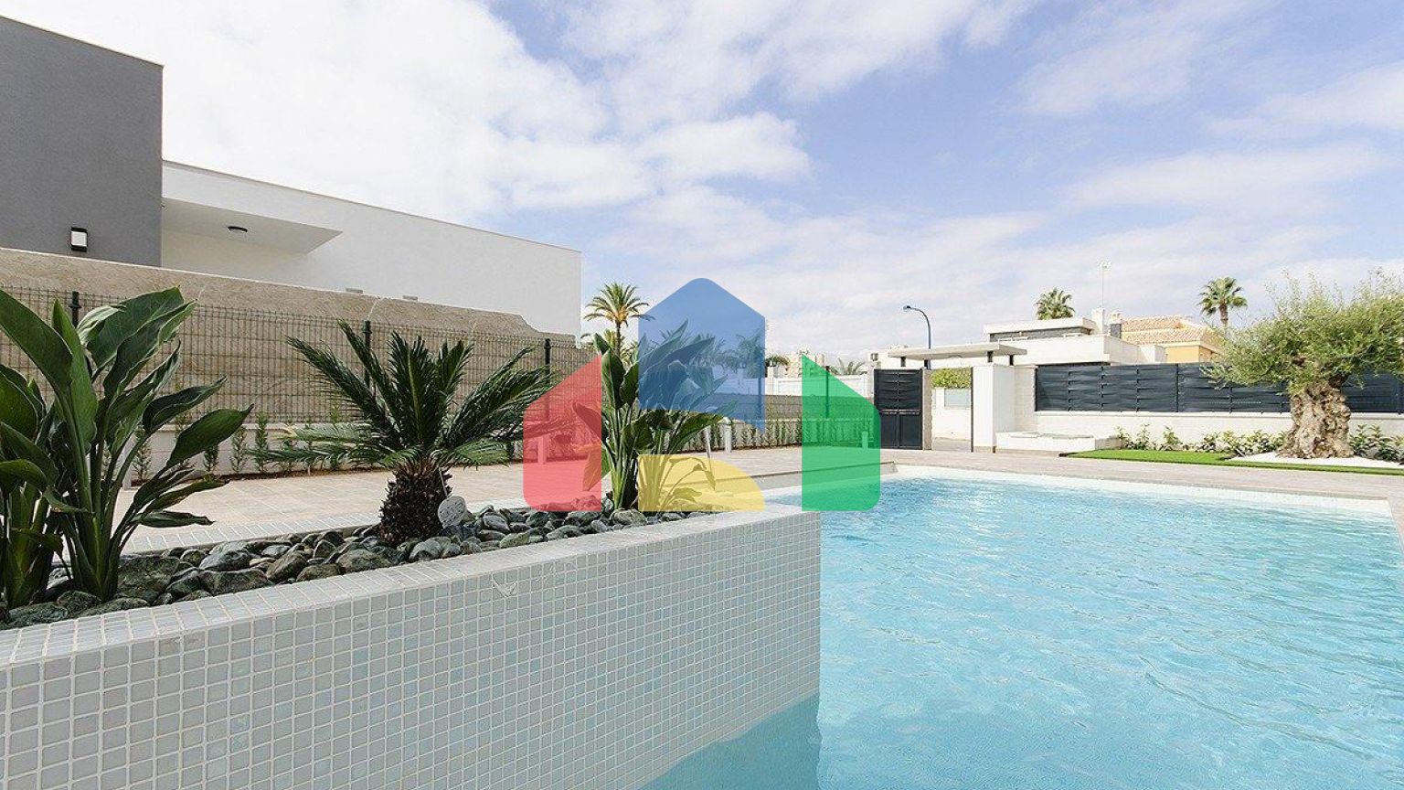 НОВАЯ ПОСТРОЕННАЯ ВИЛЛА В ORIHUELA COSTA (CAMPOAMOR)