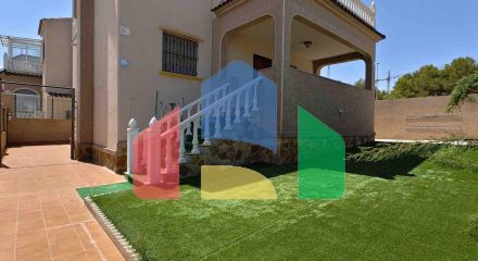 ВИЛЛА С БАССЕЙНОМ ЩБЩЕГО ПОЛЬЗОВАНИЯ. 4 СПАЛЬНИ. 2 ВАННЫЕ КОМНАТЫ. УЧАСТОК 165 М2. ПЛОЩАДЬ 207 М2.