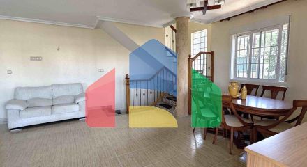 ВИЛЛА С БАССЕЙНОМ ЩБЩЕГО ПОЛЬЗОВАНИЯ. 4 СПАЛЬНИ. 2 ВАННЫЕ КОМНАТЫ. УЧАСТОК 165 М2. ПЛОЩАДЬ 207 М2.