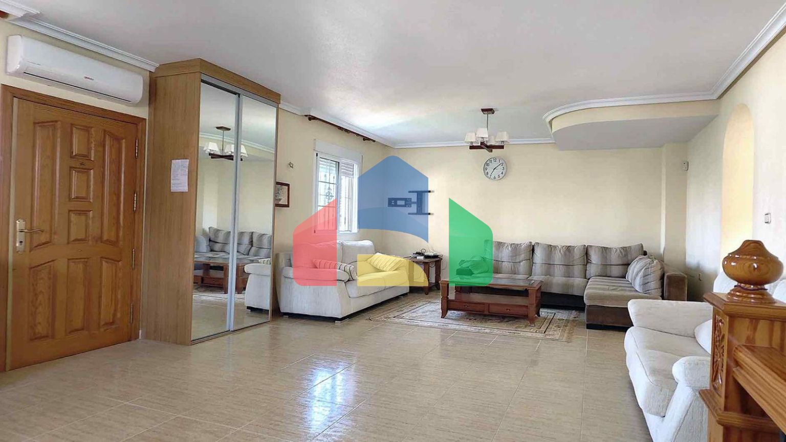 ВИЛЛА С БАССЕЙНОМ ЩБЩЕГО ПОЛЬЗОВАНИЯ. 4 СПАЛЬНИ. 2 ВАННЫЕ КОМНАТЫ. УЧАСТОК 165 М2. ПЛОЩАДЬ 207 М2.