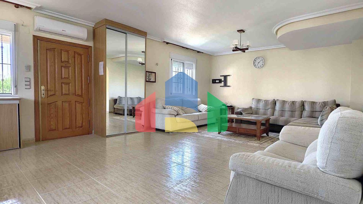 ВИЛЛА С БАССЕЙНОМ ЩБЩЕГО ПОЛЬЗОВАНИЯ. 4 СПАЛЬНИ. 2 ВАННЫЕ КОМНАТЫ. УЧАСТОК 165 М2. ПЛОЩАДЬ 207 М2.