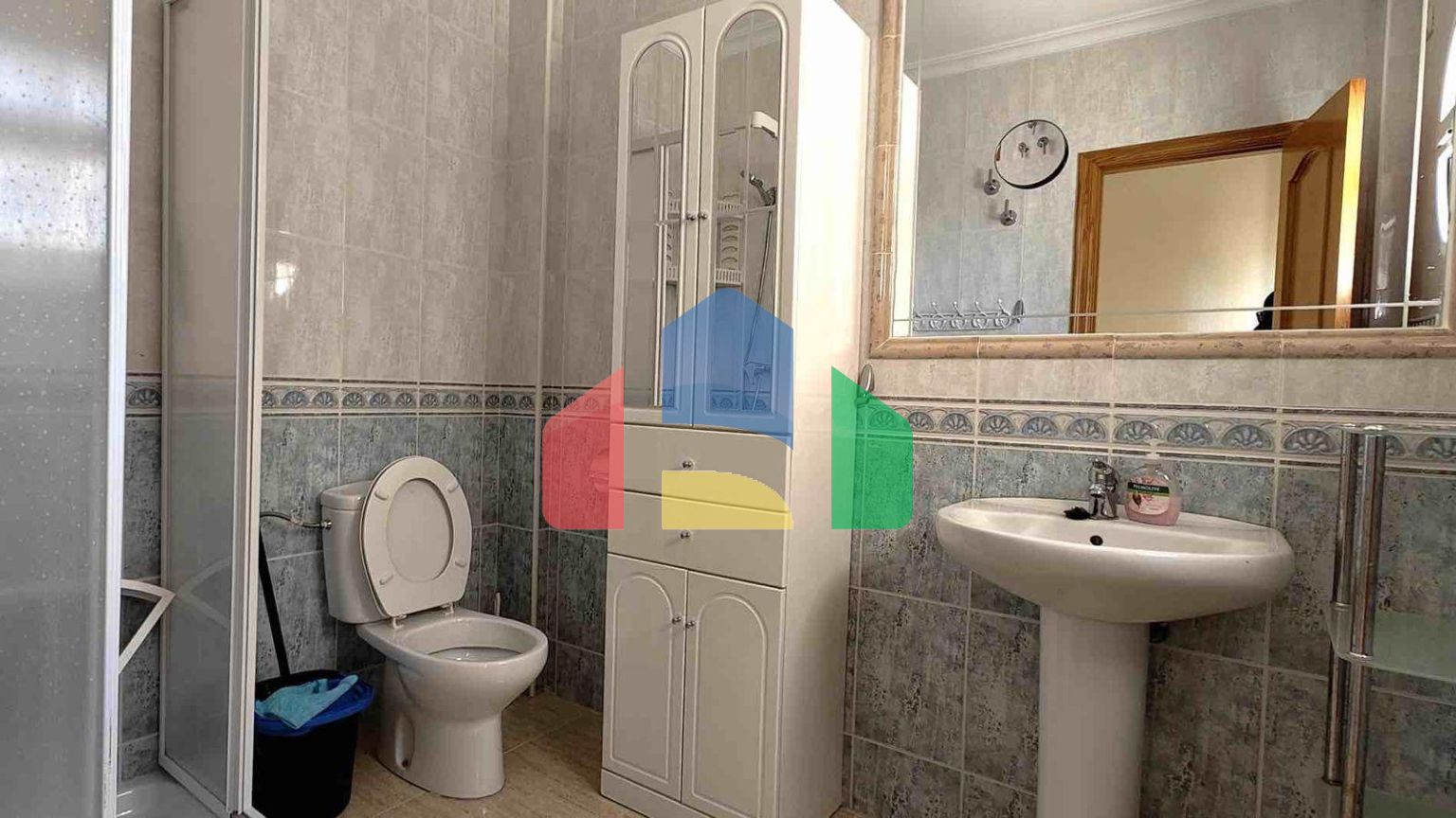 ВИЛЛА С БАССЕЙНОМ ЩБЩЕГО ПОЛЬЗОВАНИЯ. 4 СПАЛЬНИ. 2 ВАННЫЕ КОМНАТЫ. УЧАСТОК 165 М2. ПЛОЩАДЬ 207 М2.