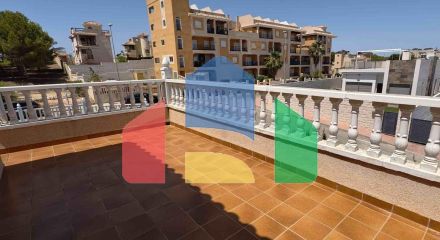 ВИЛЛА С БАССЕЙНОМ ЩБЩЕГО ПОЛЬЗОВАНИЯ. 4 СПАЛЬНИ. 2 ВАННЫЕ КОМНАТЫ. УЧАСТОК 165 М2. ПЛОЩАДЬ 207 М2.