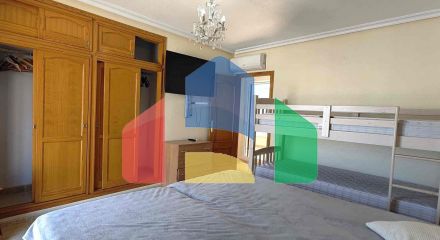 ВИЛЛА С БАССЕЙНОМ ЩБЩЕГО ПОЛЬЗОВАНИЯ. 4 СПАЛЬНИ. 2 ВАННЫЕ КОМНАТЫ. УЧАСТОК 165 М2. ПЛОЩАДЬ 207 М2.