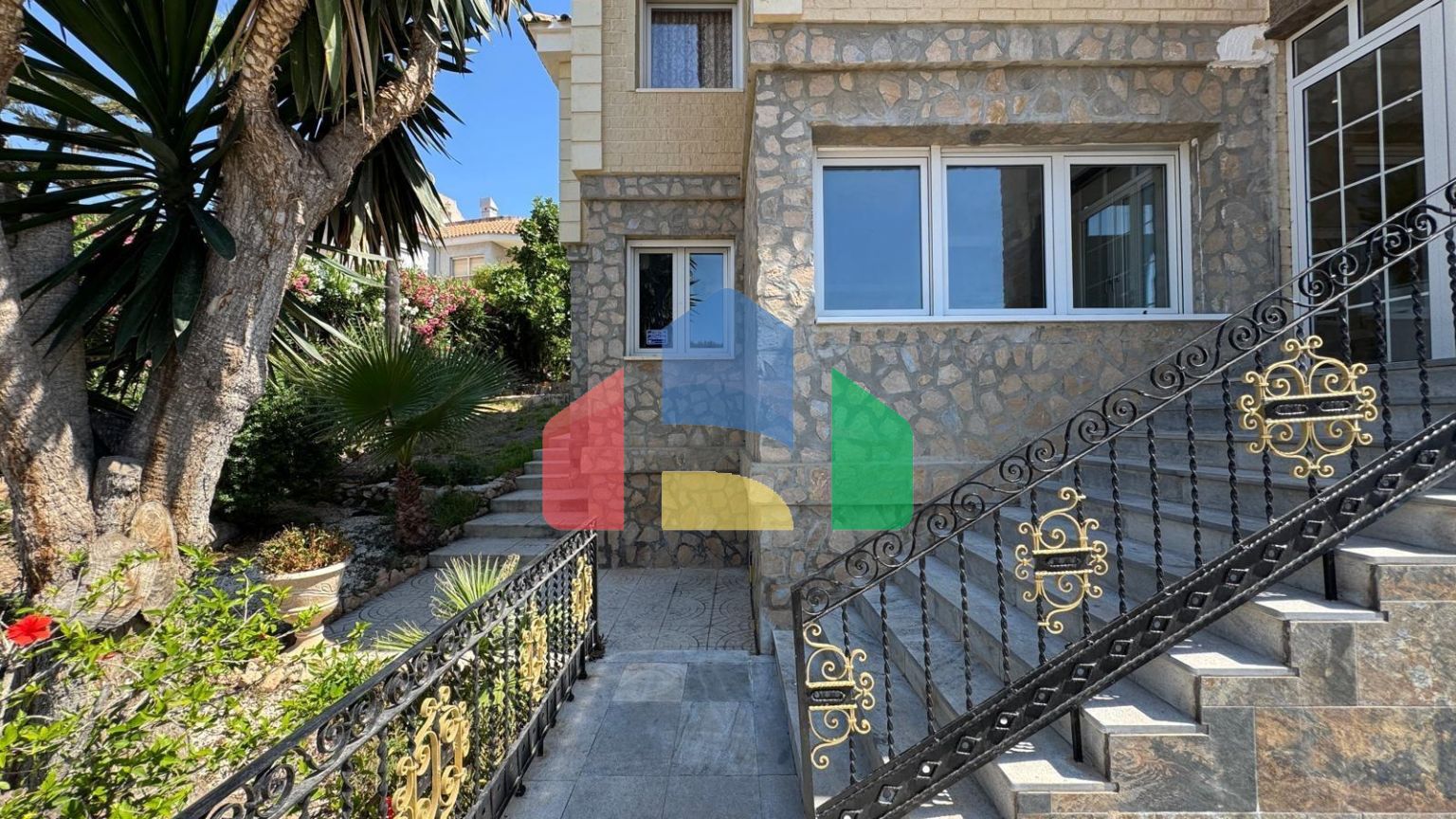 ШИКАРНАЯ ВИЛЛА В КАМПОАМОР 639 М2. 5 СПАЛЕН. 4 ВАННЫЕ КОМНАТЫ. ГАРАЖ. ПРИВАТНЫЙ БАССЕЙН. УЧАСТОК 800 М2. ПЛЯЖ В 650 ÐÐÐ¢Ð