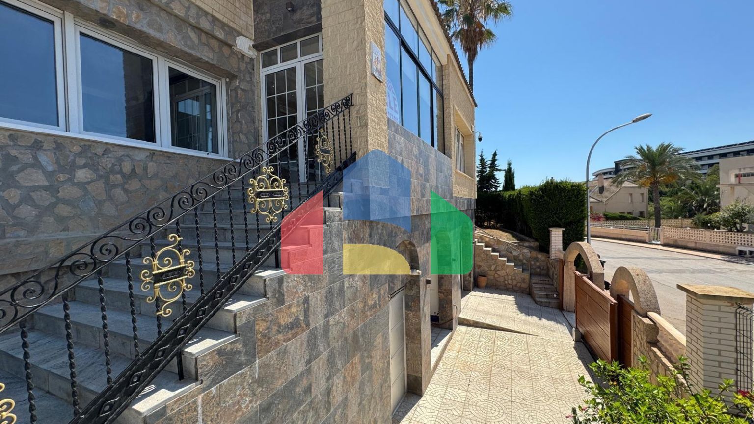 ШИКАРНАЯ ВИЛЛА В КАМПОАМОР 639 М2. 5 СПАЛЕН. 4 ВАННЫЕ КОМНАТЫ. ГАРАЖ. ПРИВАТНЫЙ БАССЕЙН. УЧАСТОК 800 М2. ПЛЯЖ В 650 ÐÐÐ¢Ð