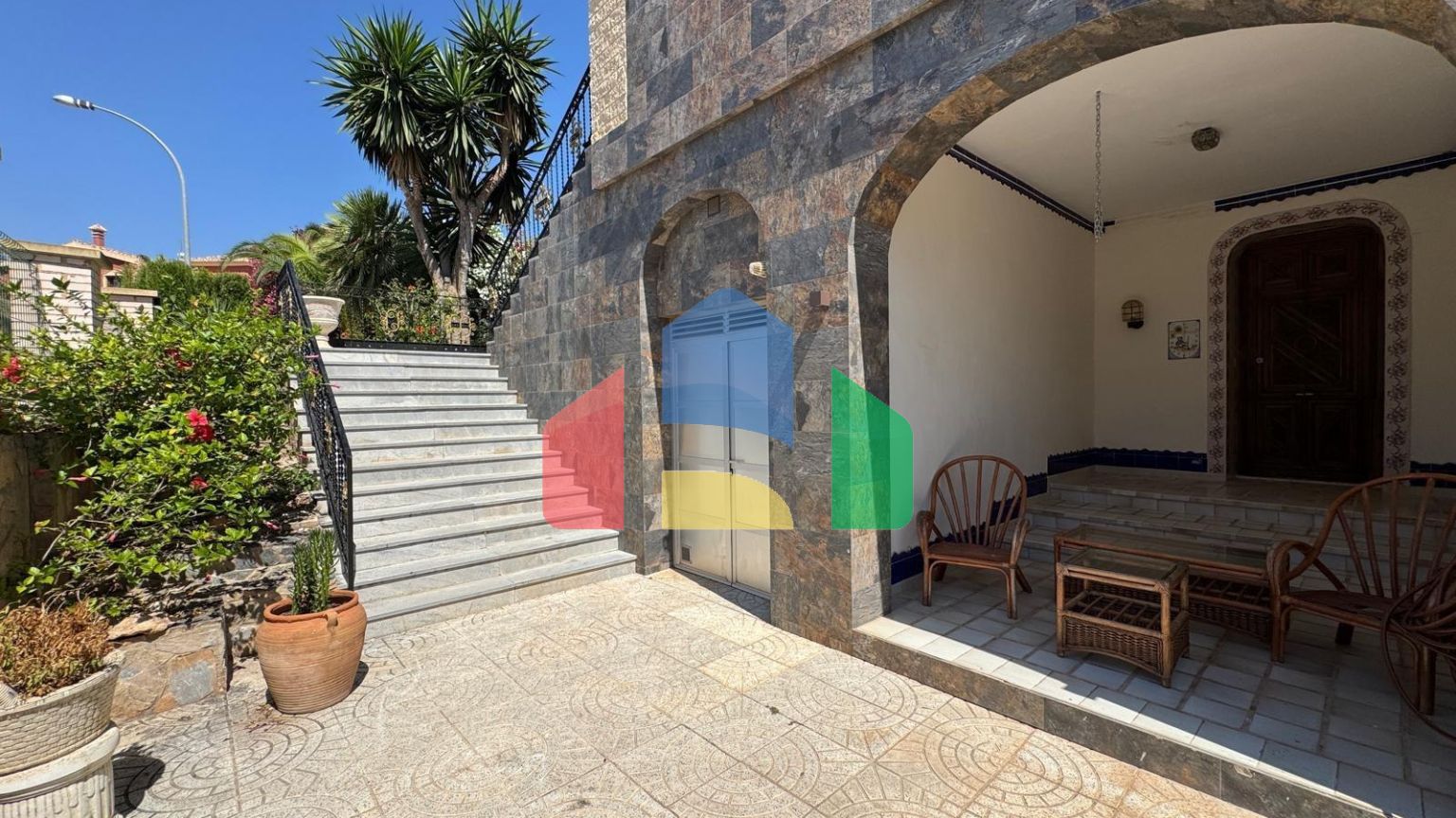 ШИКАРНАЯ ВИЛЛА В КАМПОАМОР 639 М2. 5 СПАЛЕН. 4 ВАННЫЕ КОМНАТЫ. ГАРАЖ. ПРИВАТНЫЙ БАССЕЙН. УЧАСТОК 800 М2. ПЛЯЖ В 650 ÐÐÐ¢Ð