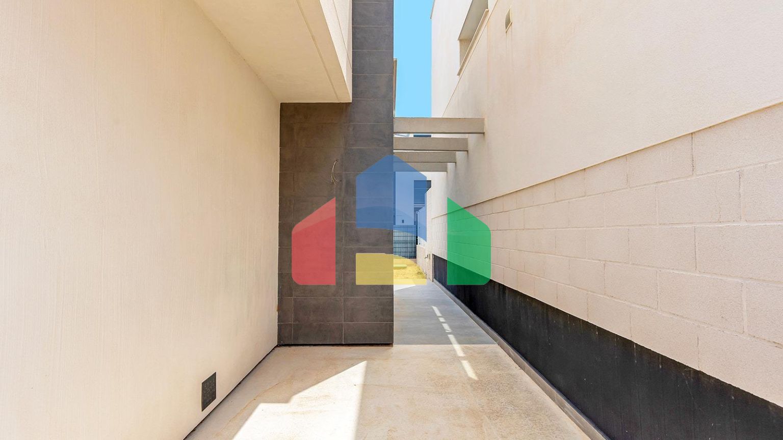 ВИЛЛА НОВОСТРОЙ. 3 СПАЛЬНИ. 2 ВАННЫЕ КОМНАТЫ. 140М2 УЧАСТОК. ГАРАЖ+БАССЕЙН.