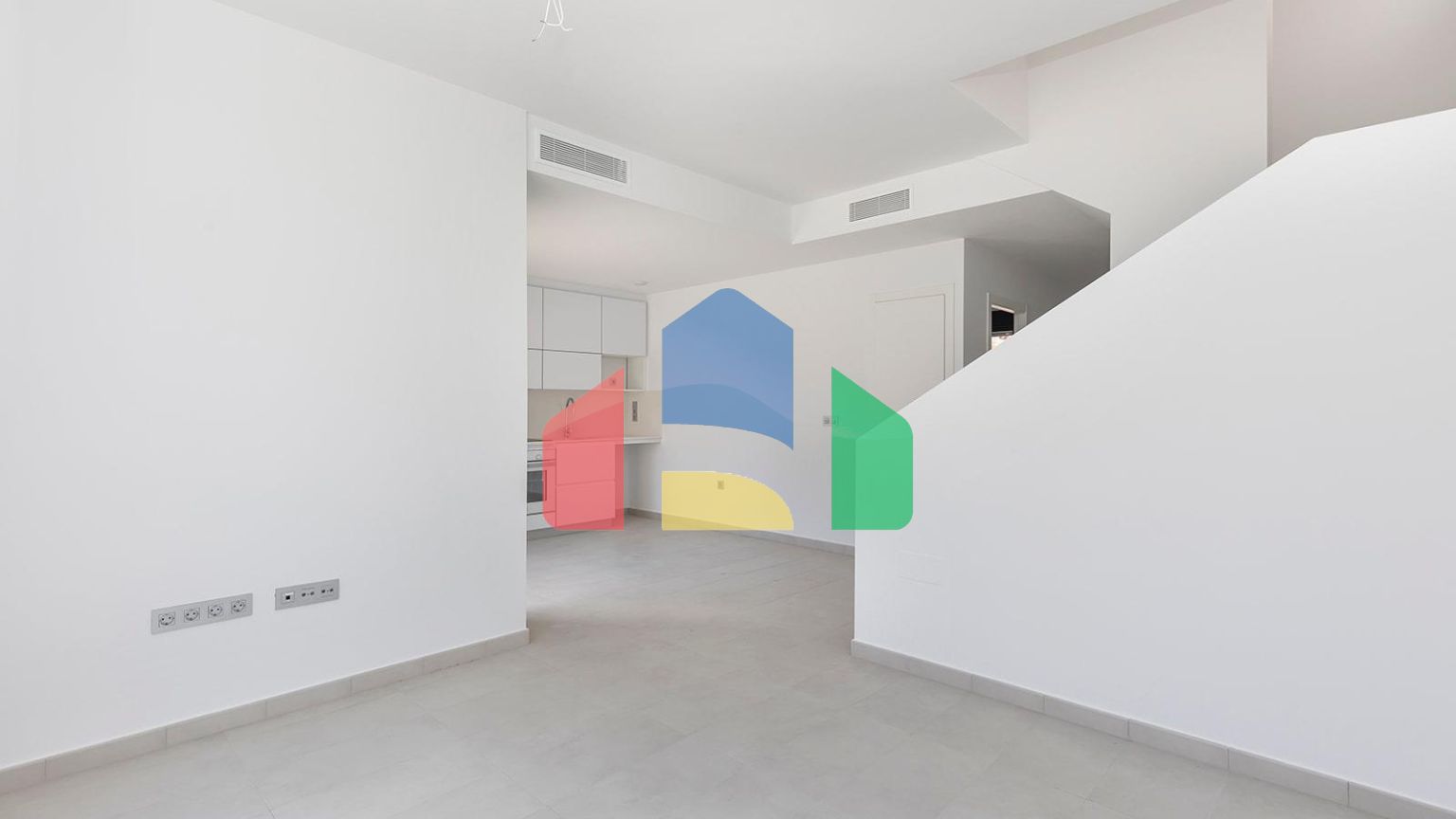 ВИЛЛА НОВОСТРОЙ. 3 СПАЛЬНИ. 2 ВАННЫЕ КОМНАТЫ. 140М2 УЧАСТОК. ГАРАЖ+БАССЕЙН.