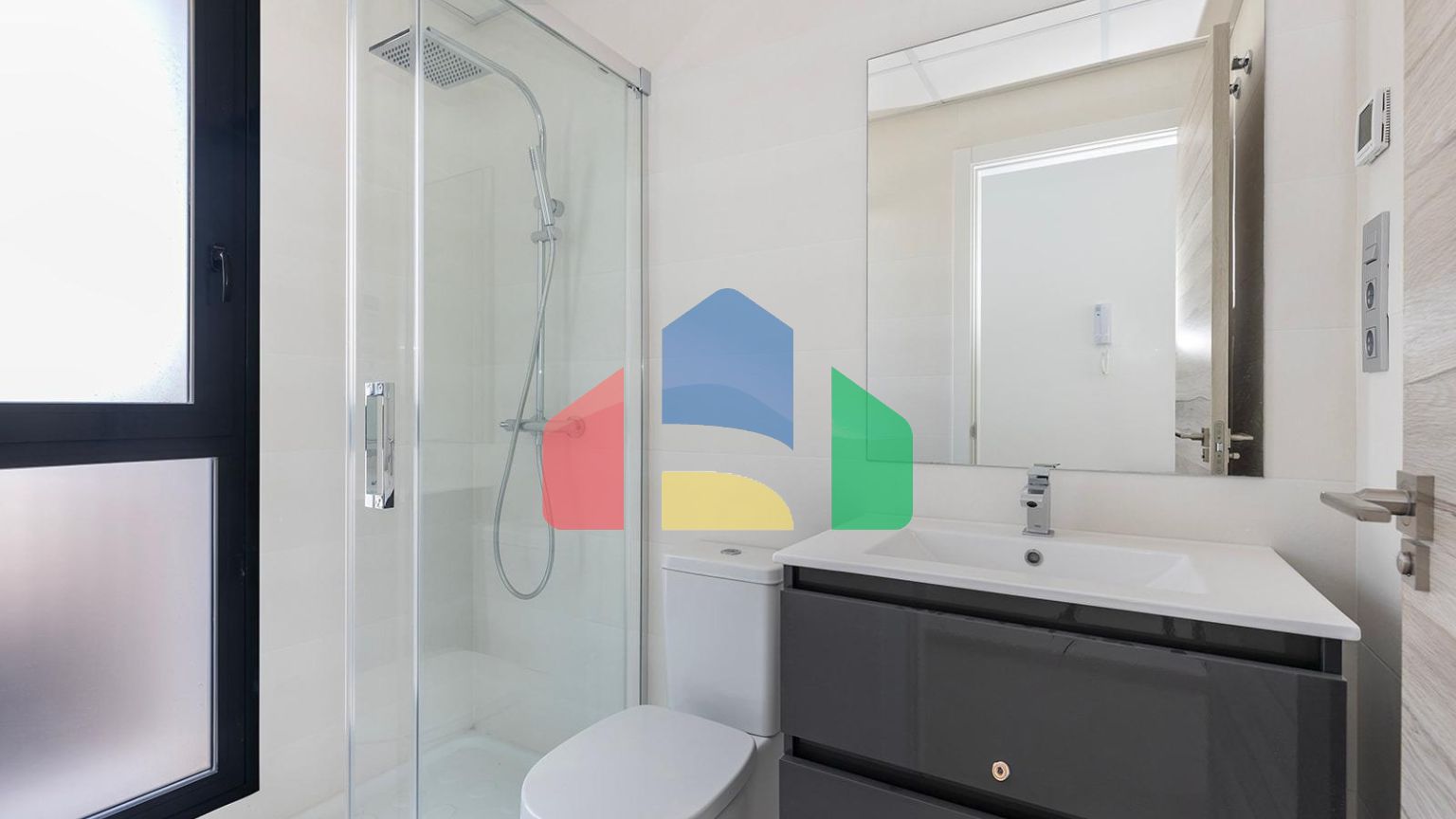 ВИЛЛА НОВОСТРОЙ. 3 СПАЛЬНИ. 2 ВАННЫЕ КОМНАТЫ. 140М2 УЧАСТОК. ГАРАЖ+БАССЕЙН.