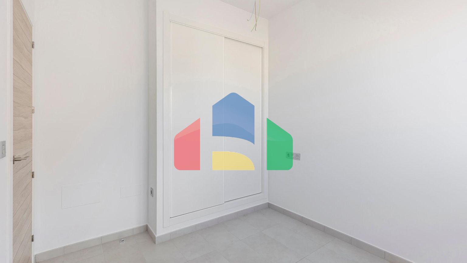 ВИЛЛА НОВОСТРОЙ. 3 СПАЛЬНИ. 2 ВАННЫЕ КОМНАТЫ. 140М2 УЧАСТОК. ГАРАЖ+БАССЕЙН.