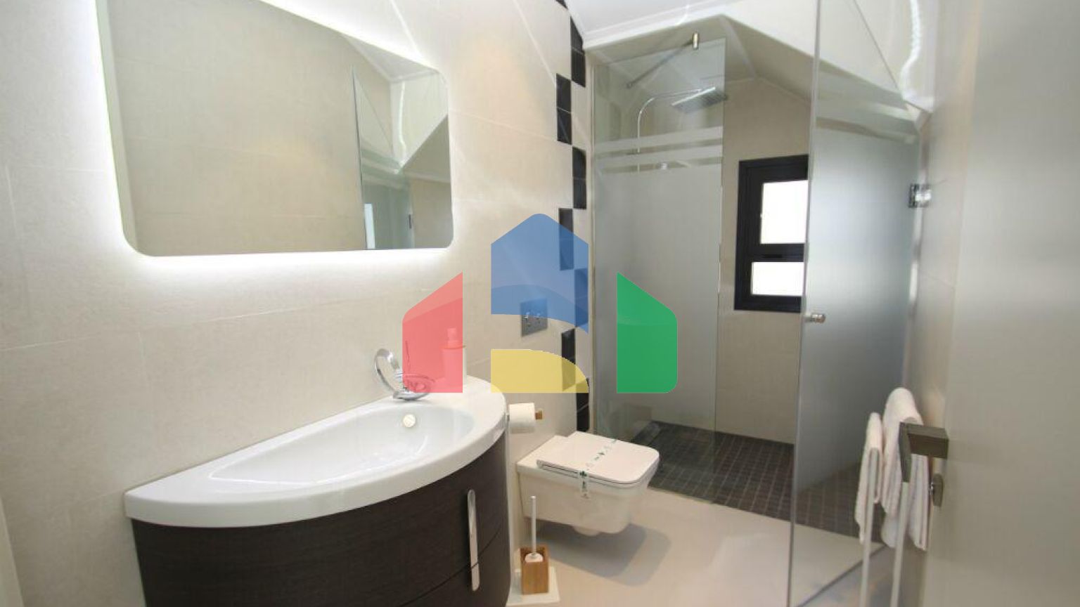 НОВОЕ СТРОИТЕЛЬСТВО В ОРИХУЭЛА-КОСТА. 4 СПАЛЬНИ. УЧASTOK. ГАРАЖ. СОБСВЕННЫЙ БАСЕЙН. ПЛЯЖ ВСЕГО в 350 МЕТРАХ.