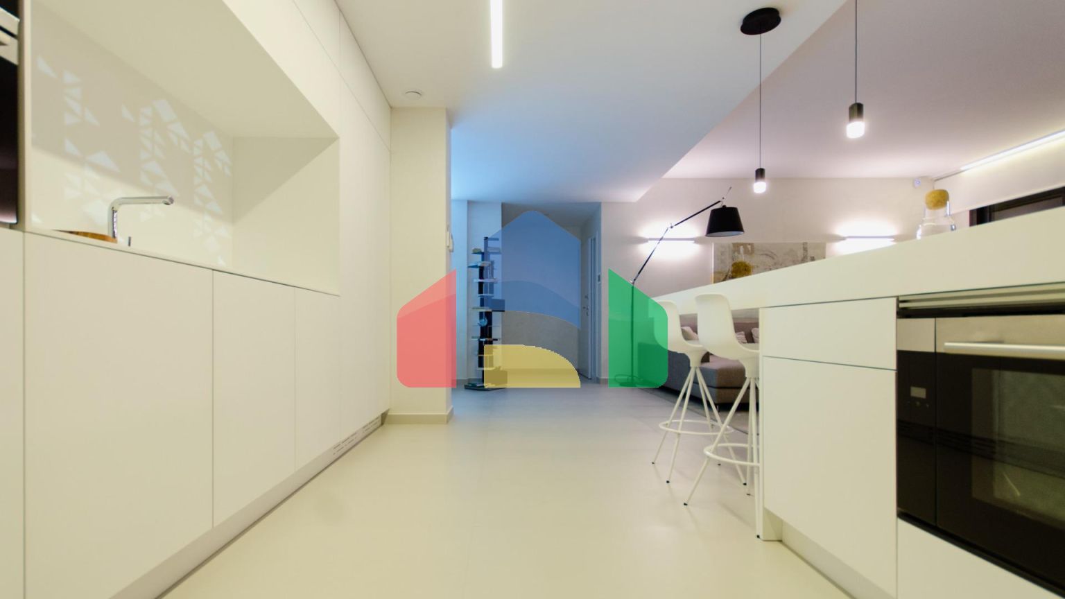 НОВОЕ СТРОИТЕЛЬСТВО В ОРИХУЭЛА-КОСТА. 4 СПАЛЬНИ. УЧASTOK. ГАРАЖ. СОБСВЕННЫЙ БАСЕЙН. ПЛЯЖ ВСЕГО в 350 МЕТРАХ.