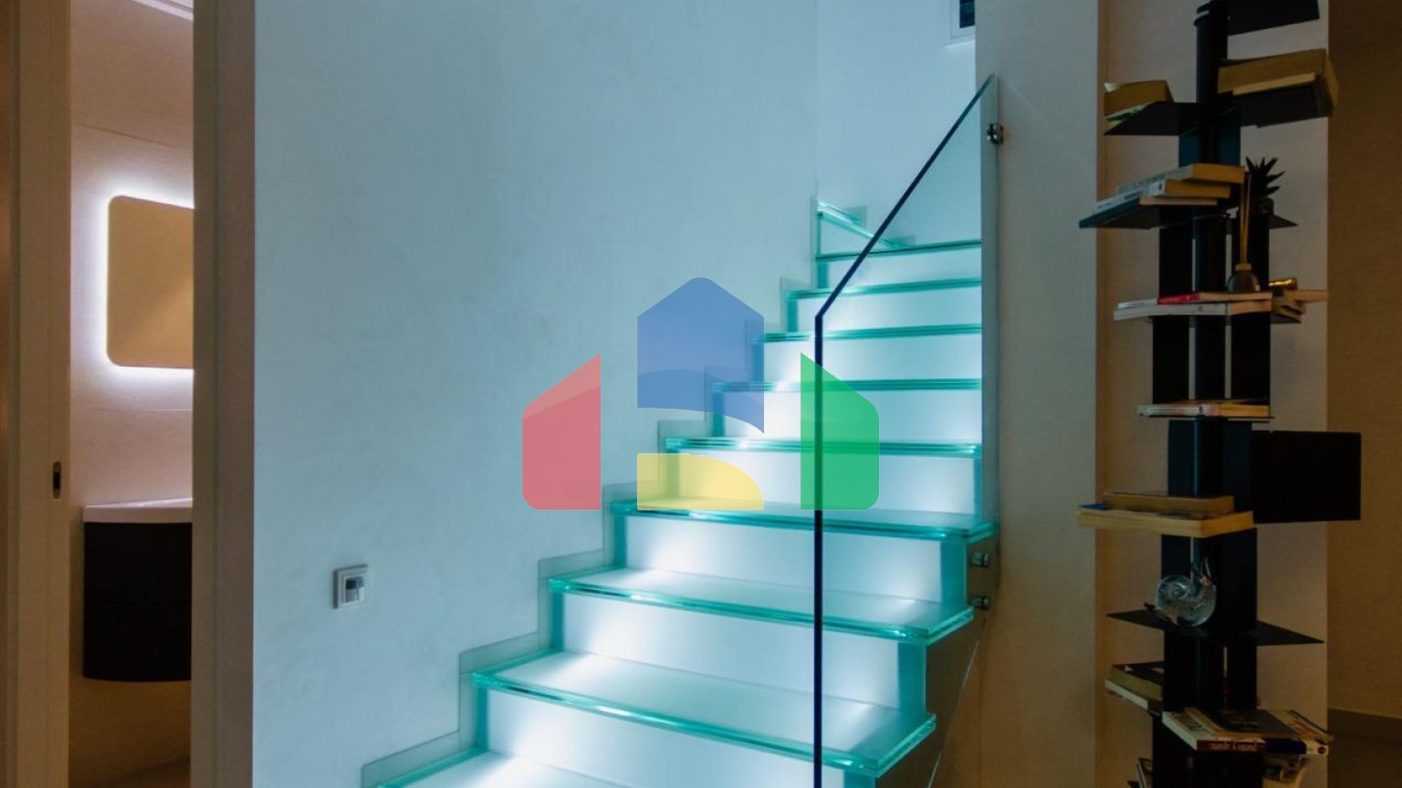 НОВОЕ СТРОИТЕЛЬСТВО В ОРИХУЭЛА-КОСТА. 4 СПАЛЬНИ. УЧASTOK. ГАРАЖ. СОБСВЕННЫЙ БАСЕЙН. ПЛЯЖ ВСЕГО в 350 МЕТРАХ.