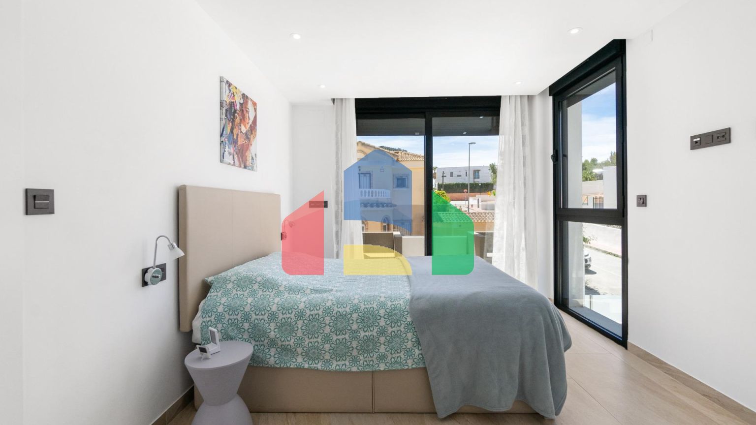 ВИЛЛА НОВОСТРОЙ. 3 СПАЛЬНИ. 3 ВАННЫЕ КОМНАТЫ. 171 М2 УЧАСТОК. БАССЕЙН. 194М2 ПЛОЩАДЬ.