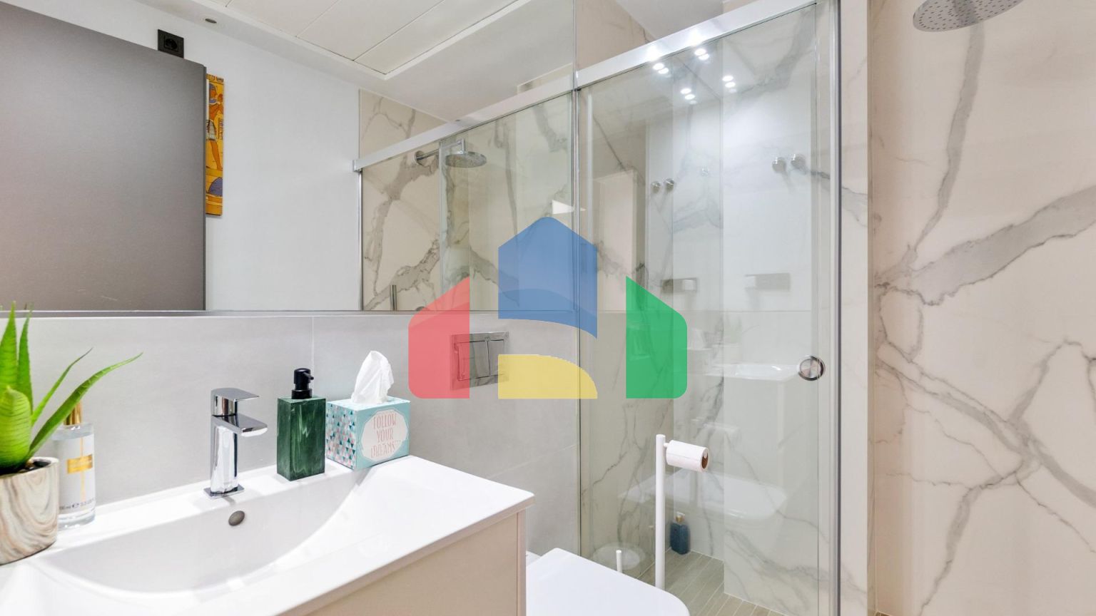 ВИЛЛА НОВОСТРОЙ. 3 СПАЛЬНИ. 3 ВАННЫЕ КОМНАТЫ. 171 М2 УЧАСТОК. БАССЕЙН. 194М2 ПЛОЩАДЬ.