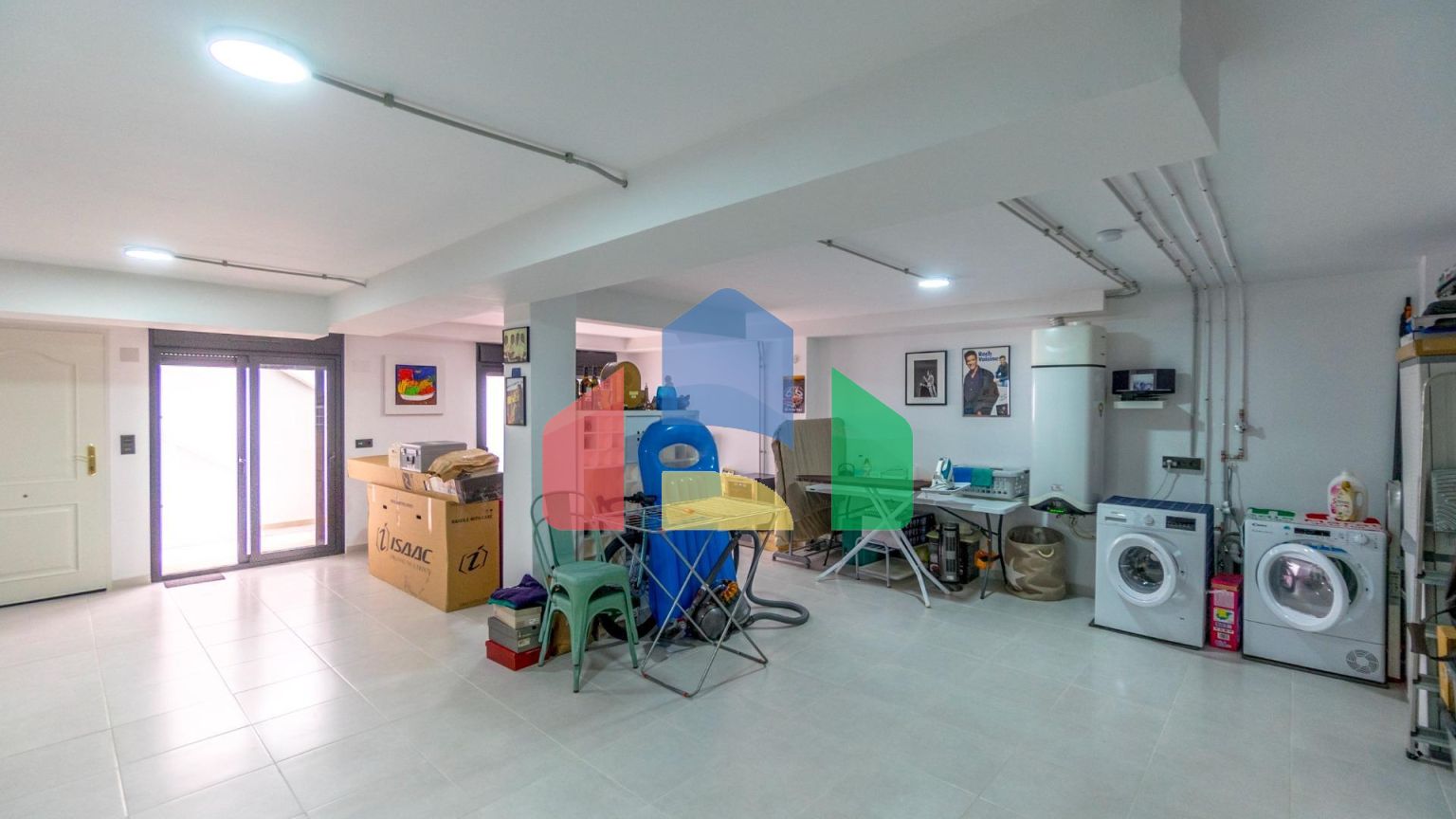 ВИЛЛА НОВОСТРОЙ. 3 СПАЛЬНИ. 3 ВАННЫЕ КОМНАТЫ. 171 М2 УЧАСТОК. БАССЕЙН. 194М2 ПЛОЩАДЬ.