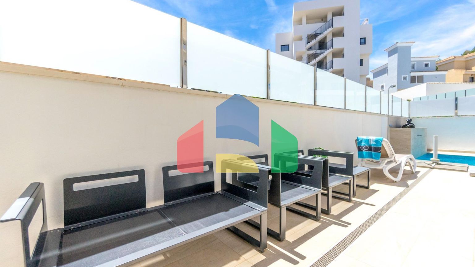 ВИЛЛА НОВОСТРОЙ. 3 СПАЛЬНИ. 3 ВАННЫЕ КОМНАТЫ. 171 М2 УЧАСТОК. БАССЕЙН. 194М2 ПЛОЩАДЬ.