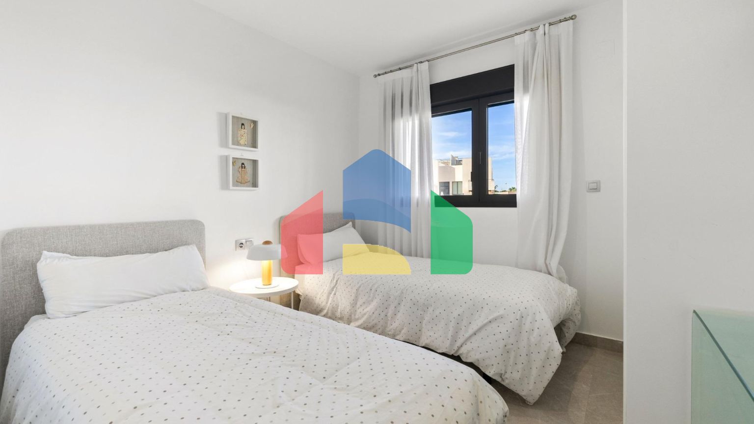 ШИКАРНАЯ КВАРТИРА С ТУР-ЛИЦЕНЗИЕЙ. 2 СПАЛЬНИ. 2 ВАННЫЕ КОМНАТЫ. ГАРАЖ+КЛАДОВКА. БАССЕЙН.