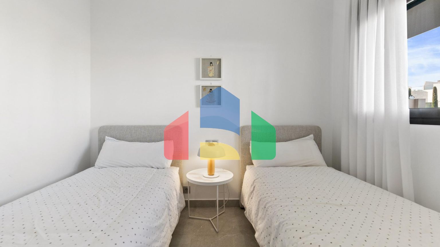 ШИКАРНАЯ КВАРТИРА С ТУР-ЛИЦЕНЗИЕЙ. 2 СПАЛЬНИ. 2 ВАННЫЕ КОМНАТЫ. ГАРАЖ+КЛАДОВКА. БАССЕЙН.