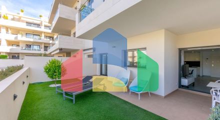 ШИКАРНАЯ КВАРТИРА С ТУР-ЛИЦЕНЗИЕЙ. 2 СПАЛЬНИ. 2 ВАННЫЕ КОМНАТЫ. ГАРАЖ+КЛАДОВКА. БАССЕЙН.