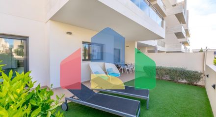 ШИКАРНАЯ КВАРТИРА С ТУР-ЛИЦЕНЗИЕЙ. 2 СПАЛЬНИ. 2 ВАННЫЕ КОМНАТЫ. ГАРАЖ+КЛАДОВКА. БАССЕЙН.