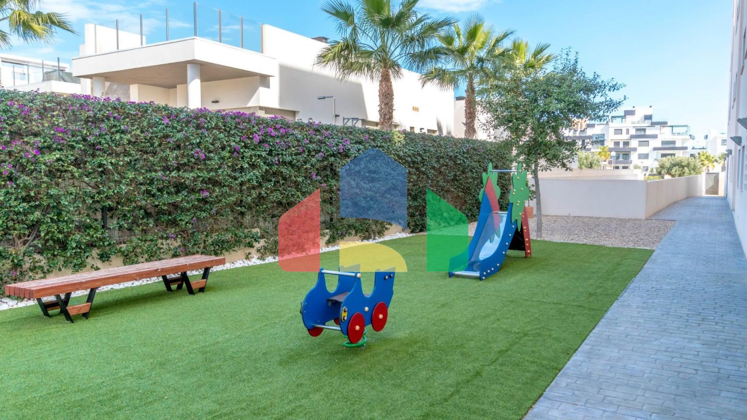 ШИКАРНАЯ КВАРТИРА С ТУР-ЛИЦЕНЗИЕЙ. 2 СПАЛЬНИ. 2 ВАННЫЕ КОМНАТЫ. ГАРАЖ+КЛАДОВКА. БАССЕЙН.