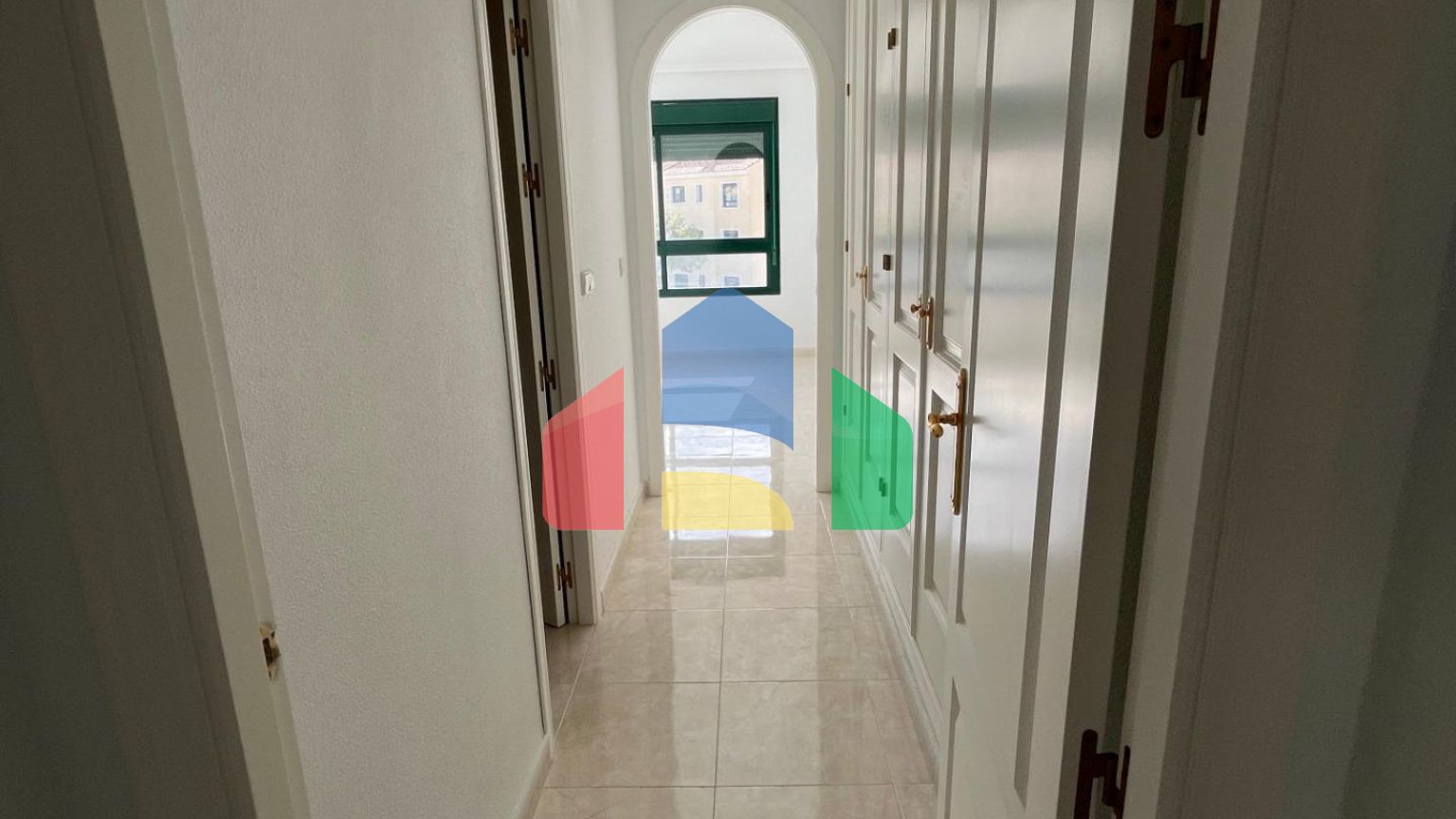 Продажа готовых апартаментов с ключом в Ломас-де-Кампоамор, Ориуэла Коста