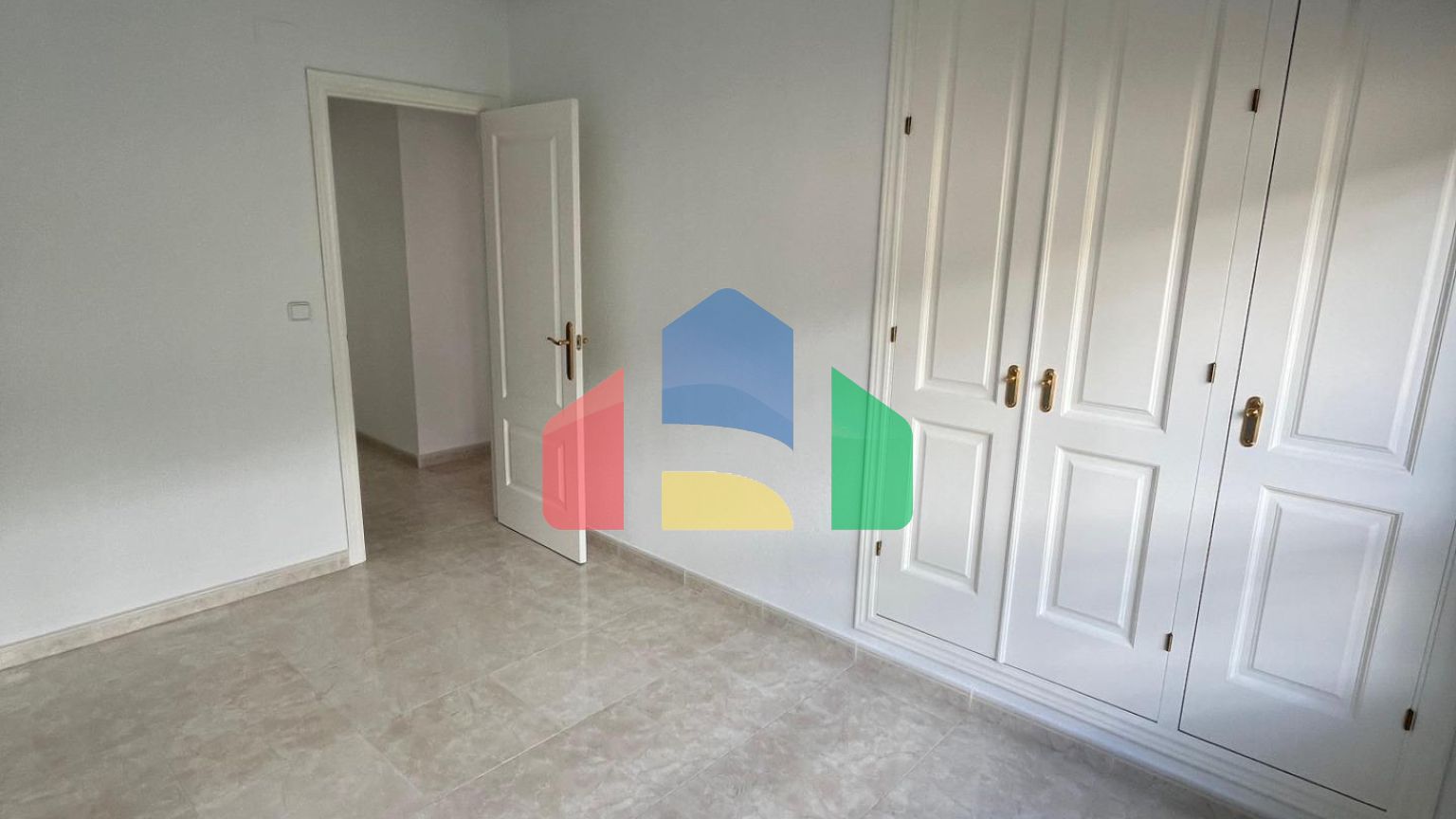 Продажа готовых апартаментов с ключом в Ломас-де-Кампоамор, Ориуэла Коста