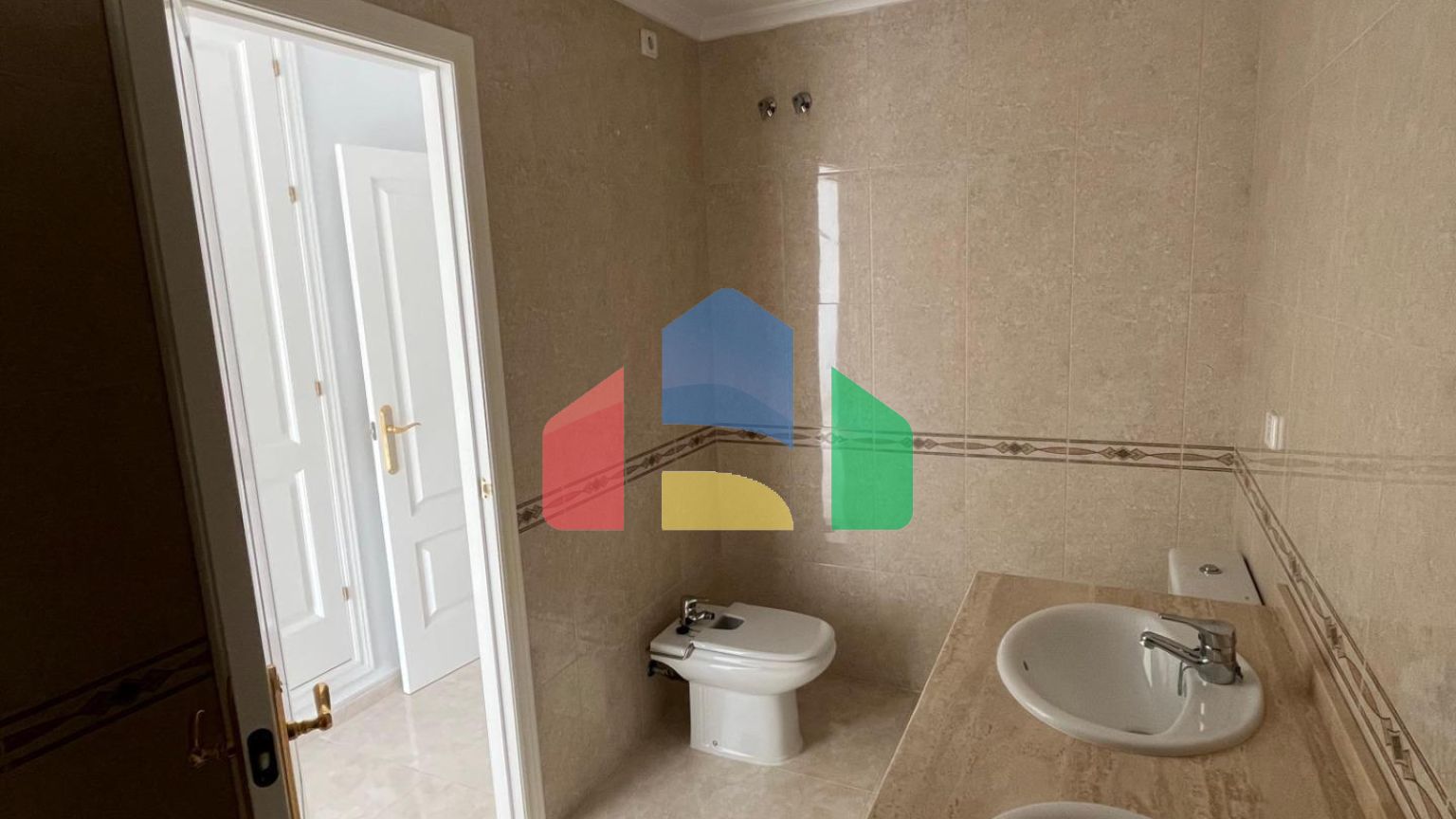 Продажа готовых апартаментов с ключом в Ломас-де-Кампоамор, Ориуэла Коста