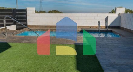 СОВРЕМЕННАЯ ВИЛЛА ПОСЛЕ ПОЛЯ ДЛЯ ГОЛЬФА