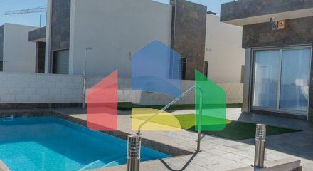 СОВРЕМЕННАЯ ВИЛЛА ПОСЛЕ ПОЛЯ ДЛЯ ГОЛЬФА