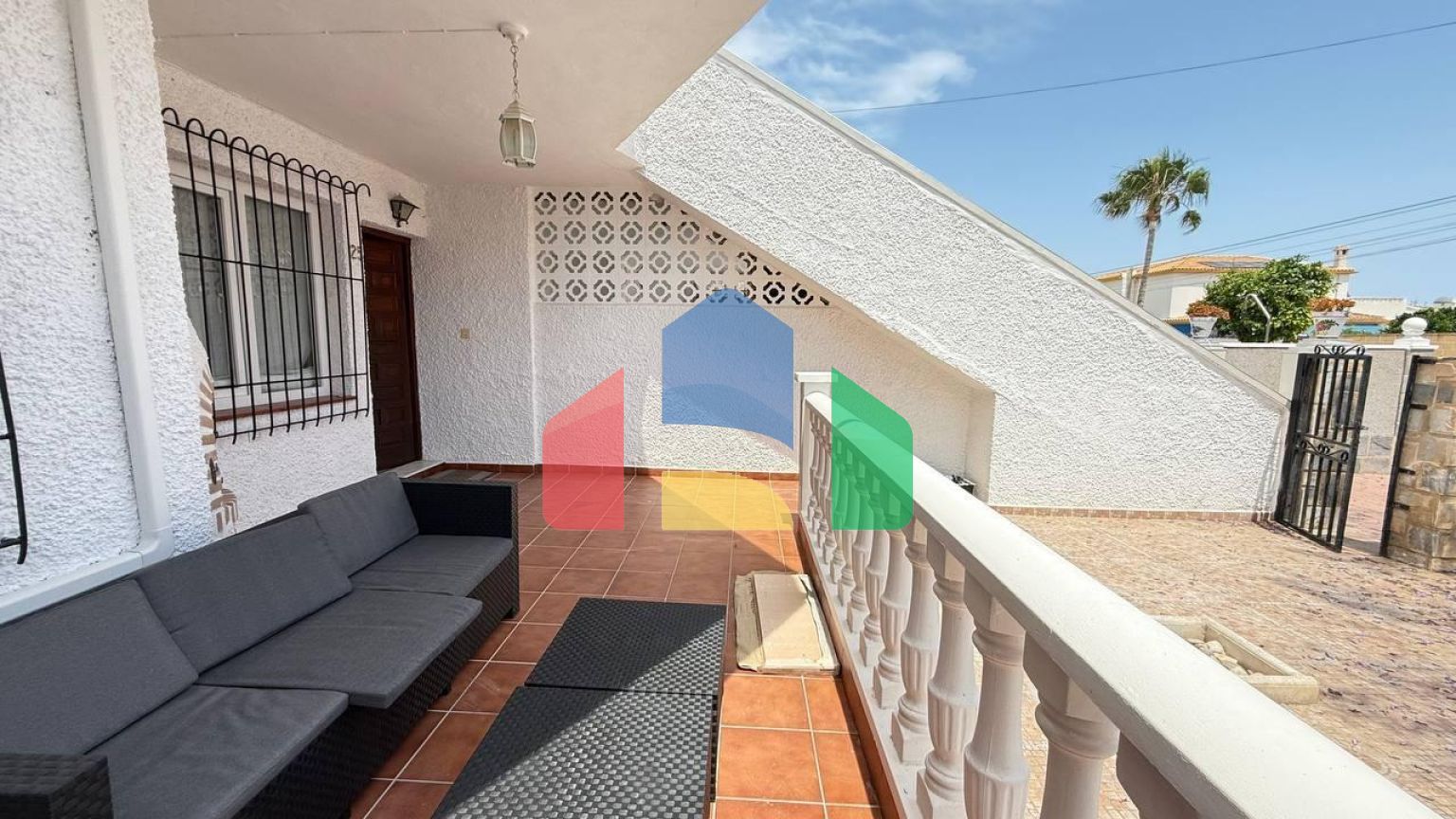 Бунгало на первом этаже, после ремонта, с 2 спальнями и 1 ванной комнатой