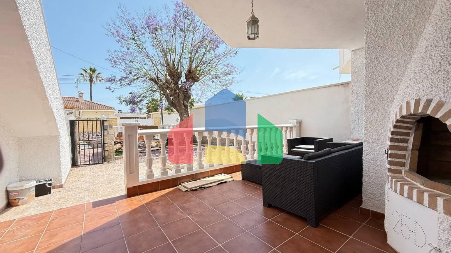 Бунгало на первом этаже, после ремонта, с 2 спальнями и 1 ванной комнатой