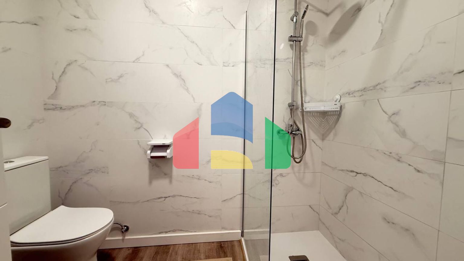 Бунгало на первом этаже, после ремонта, с 2 спальнями и 1 ванной комнатой