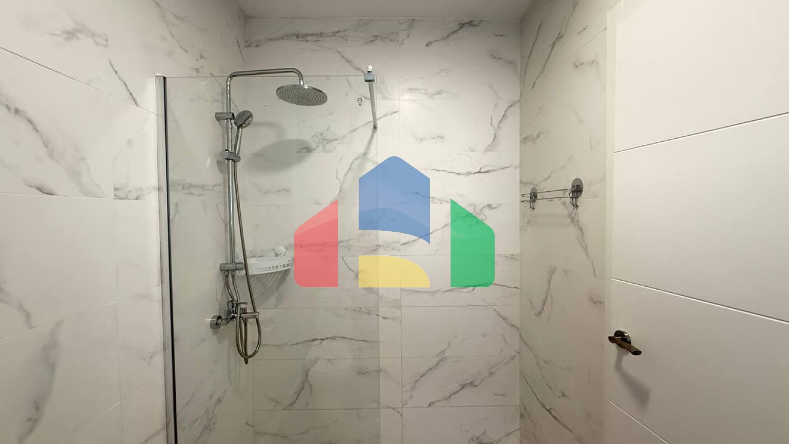 Бунгало на первом этаже, после ремонта, с 2 спальнями и 1 ванной комнатой