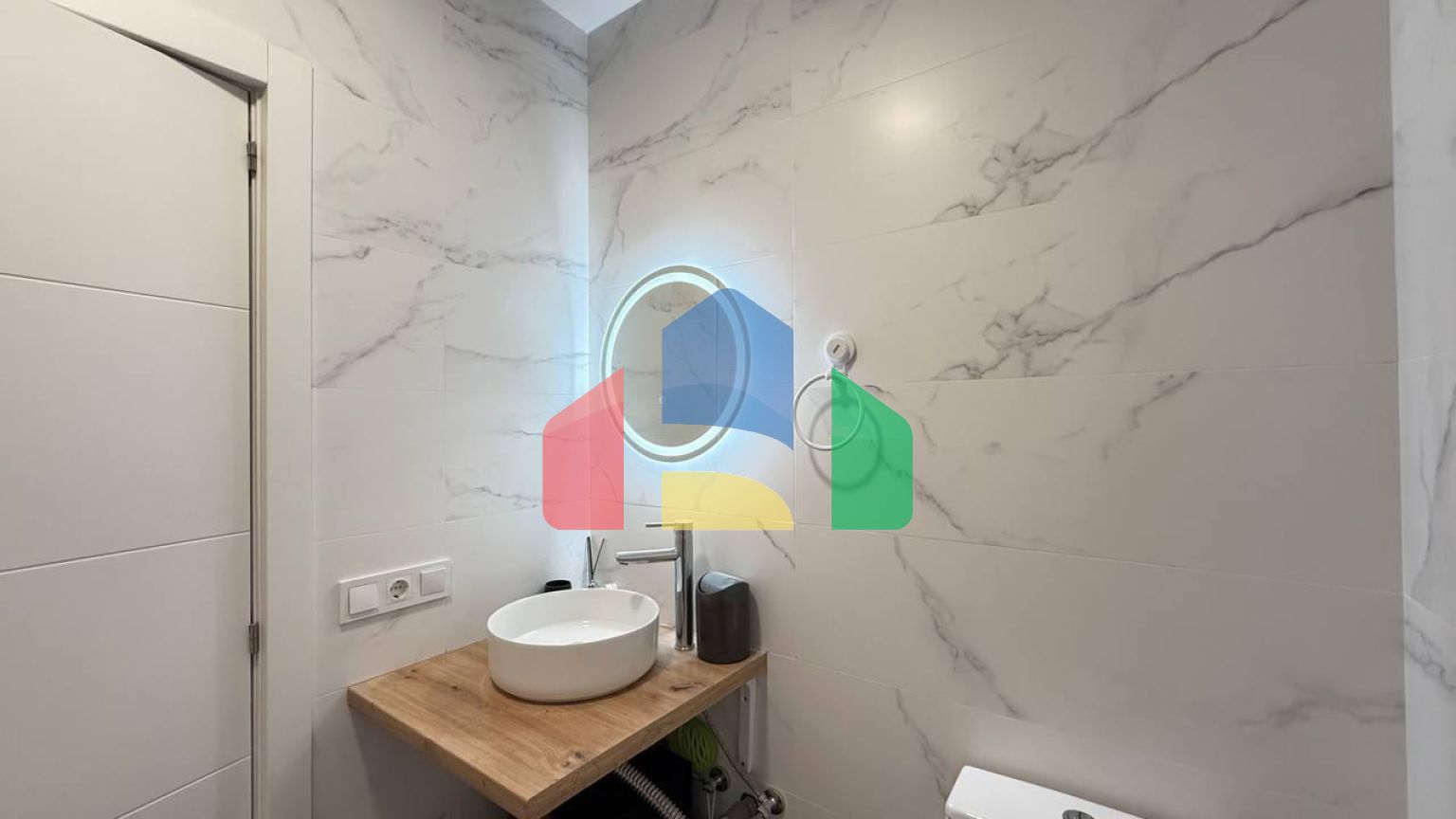 Бунгало на первом этаже, после ремонта, с 2 спальнями и 1 ванной комнатой