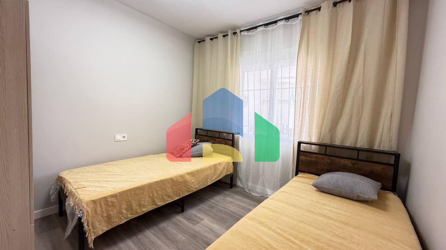 Бунгало на первом этаже, после ремонта, с 2 спальнями и 1 ванной комнатой