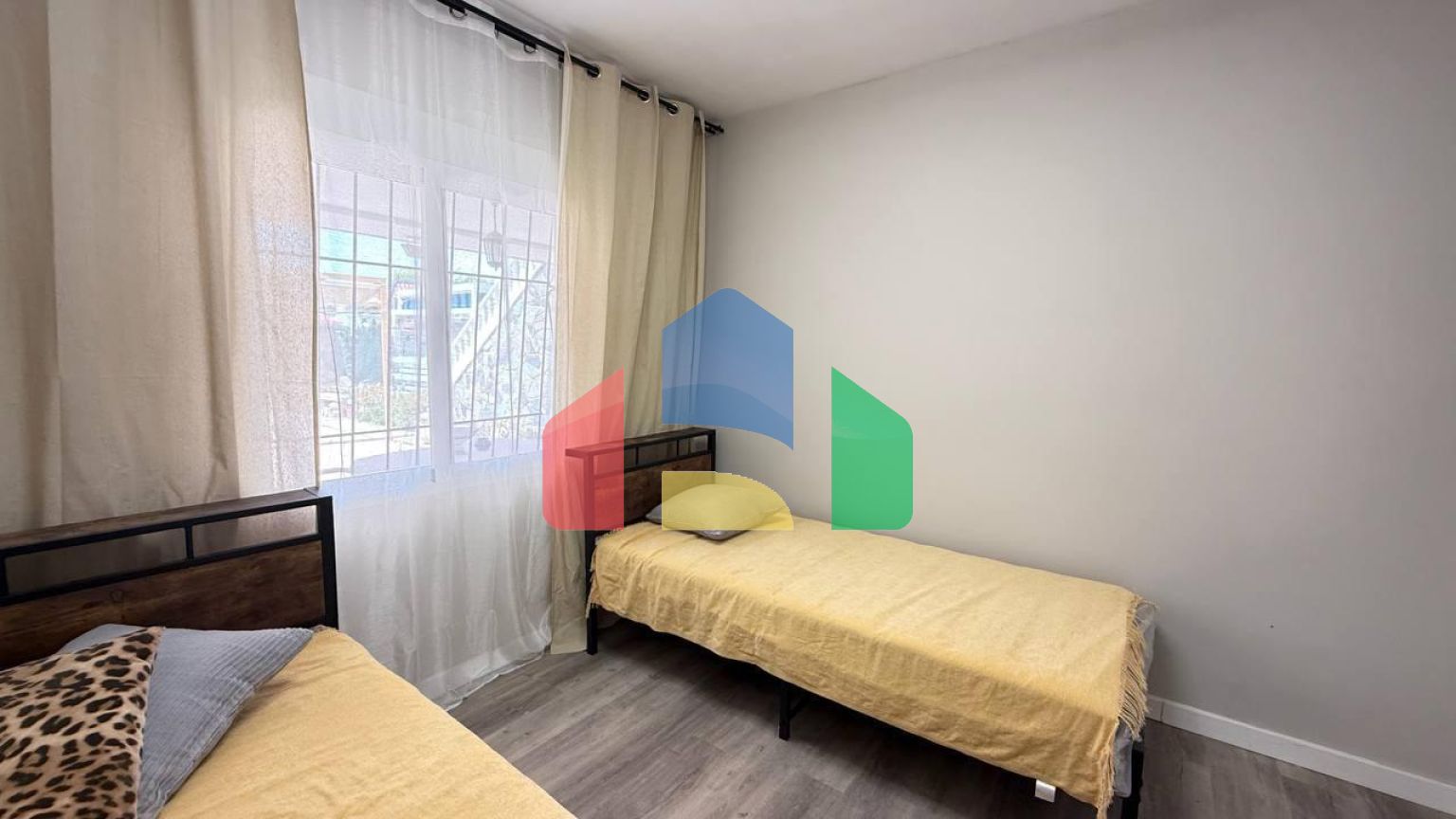 Бунгало на первом этаже, после ремонта, с 2 спальнями и 1 ванной комнатой