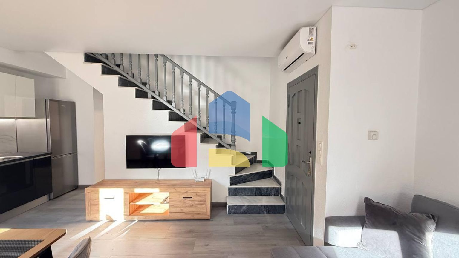 Эксклюзивный спаренный дом с подогревом полов во всем доме после ремонта